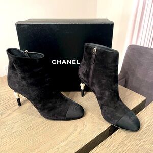 👢 For Sale: Chanel Ankle Boots in Suede & Grosgrain 🌟 size 40.5 black suede